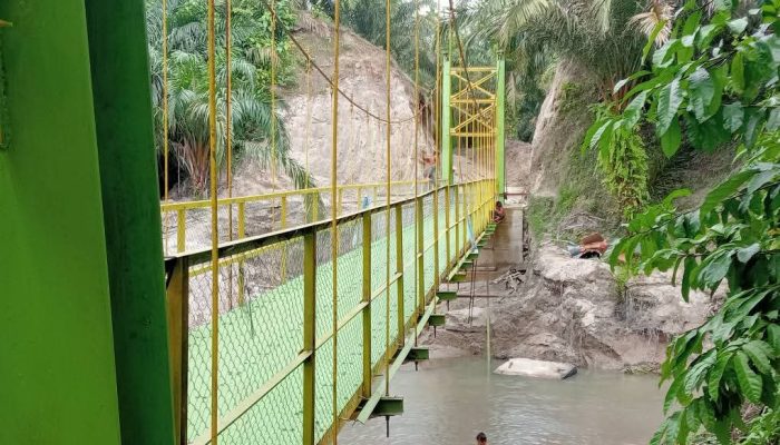 Prioritaskan Ekonomi Rakyat, Kepala Desa Silau Padang Resmikan Jembatan Gantung Paletokan sebagai Urat Nadi Baru Dusun Terisolir