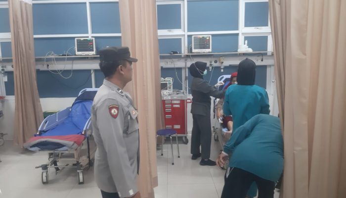 Respon Cepat Polisi, Polsek Udanawu Kawal Ambulans Selamatkan Pasien Asma