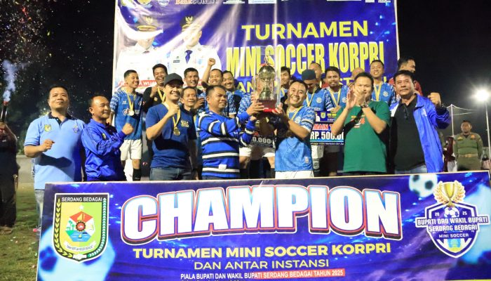 Bupati dan Wakil Bupati Sergai Tutup Turnamen Minisoccer KORPRI