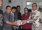 Pemko Tanjungbalai Serahkan Hibah Peralatan Olah Raga Ke Sejumlah Klub Voli, Sekolah dan Kelompok Masyarakat