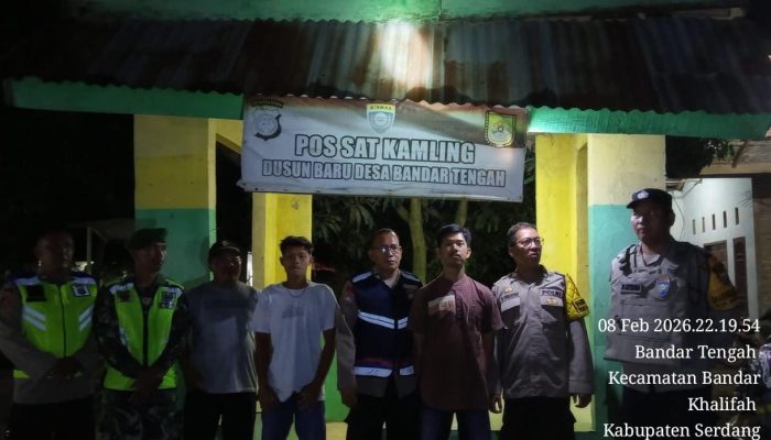 Tingkatkan Keamanan Desa, Polsek Bandar Khalipah Turun Langsung Cek Poskamling