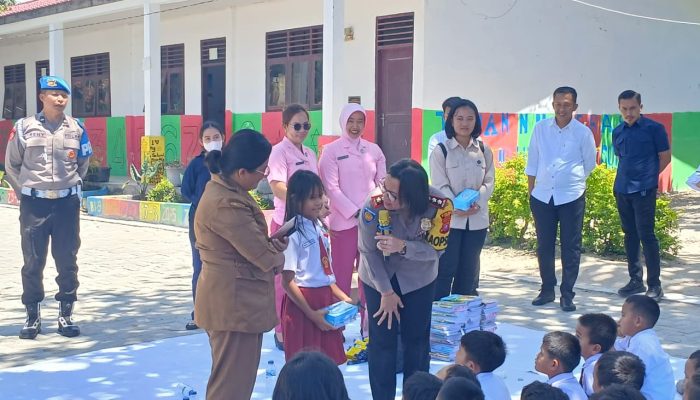 Kapolres Samosir Tinjau Program Makan Bergizi Gratis di SD Lumban Suhi-suhi Toruan
