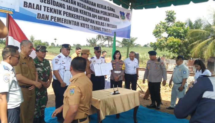 ‎Kasat Lantas Polres Tebing Tinggi Hadiri Penandatanganan MoU Pemko Tebing Tinggi – Balai Teknik Perkeretaapian 