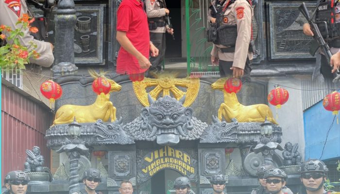 Brimob Lakukan Patroli Humanis saat Perayaan Imlek di Gunungsitoli