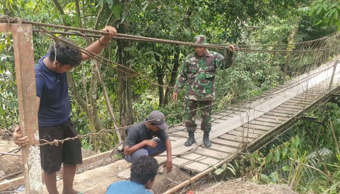 Kodim 0209/LB Rampungkan Rehabilitasi Jembatan Gantung di Desa Halimbe Labura