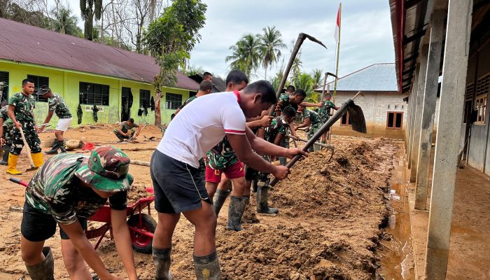 Satgas Gulbencal Laksanakan Pembersihan Ulang SDN 158506 Tukka Akibat Banjir Susulan
