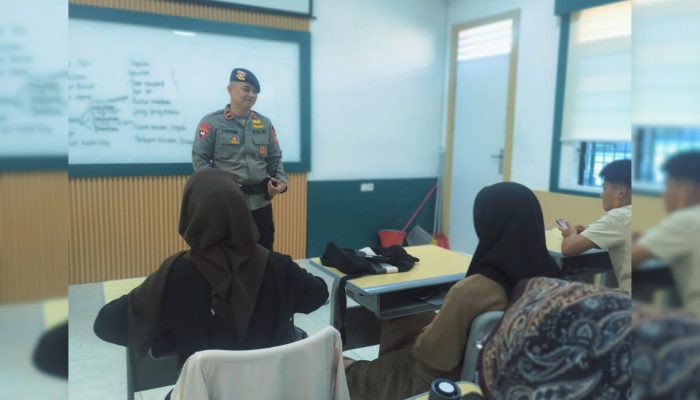 Brimob Dampingi Pembinaan Keagamaan Siswa SMA Kemala Bhayangkari 1 Medan