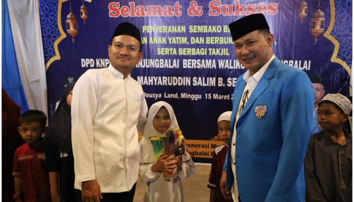 Wali Kota Tanjungbalai Hadiri Buka Puasa Bersama KNPI, Serahkan Santunan dan Sembako untuk Anak Yatim
