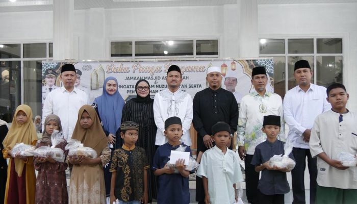 Wali Kota Tanjungbalai Hadiri Buka Puasa Bersama Jamaah Masjid Assalamah dan Santuni Anak Yatim