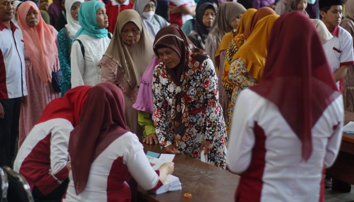 Ribuan Jamaah Pengajian Sabtu Pagi Terima THR dari Kampung Coklat Blitar, Wujud Syukur dan Tali Asih di Bulan Ramadhan