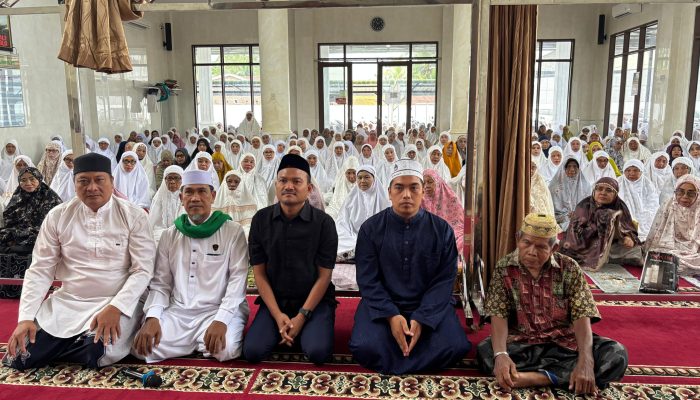 Wali Kota Tanjungbalai Hadiri dan Ikuti Salat Tasbih Berjamaah di Masjid As-Salamah