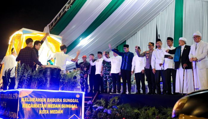 Takbir Menggema di Medan, Pawai Mobil Hias Disambut Antusias