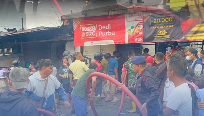 Gerak Cepat Brimob Polda Sumut Bantu Padamkan Kebakaran di Pematangsiantar