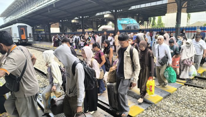 Hari Terakhir Libur Sekolah, Stasiun KA di Sumatera Utara Dipadati Penumpang