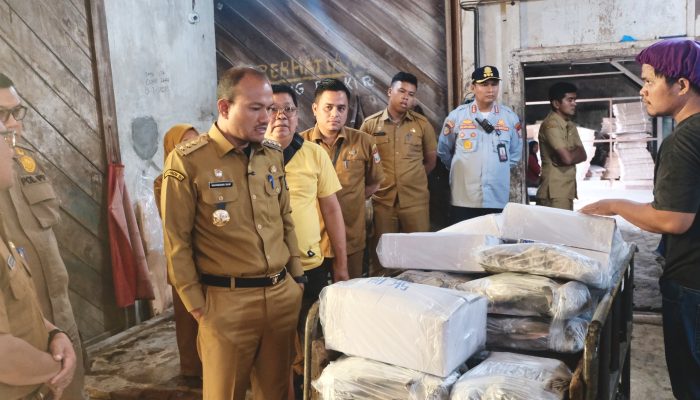 Pastikan Hak Pekerja Terpenuhi, Wali Kota Tanjungbalai Monitoring Pembayaran THR di Kawasan Teluk Nibung