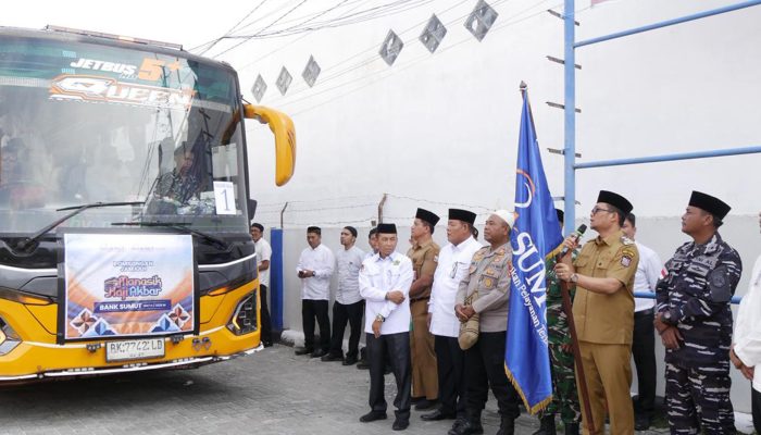 Wakil Wali Kota Tanjungbalai Berangkatkan 40 Calon Jamaah Haji Bank Sumut ke Asrama Haji Medan