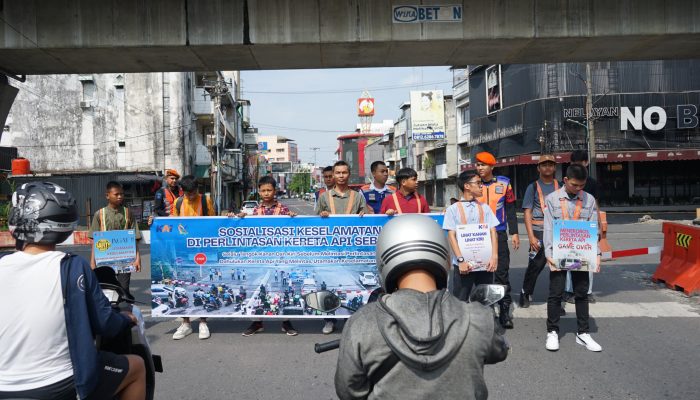 7.271 Pelanggan Padati Kereta Api Saat Libur Paskah, KAI Sumut Gelar Aksi Keselamatan di Perlintasan Medan