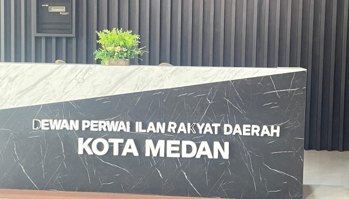 Huruf Timbul Akrilik Gedung DPRD Kota Medan Copot, Luput dari Perhatian Pejabat