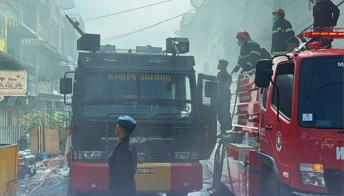 Gerak Cepat Brimob Sumut, Kebakaran Ruko di Pematangsiantar Berhasil Dikendalikan Tanpa Korban