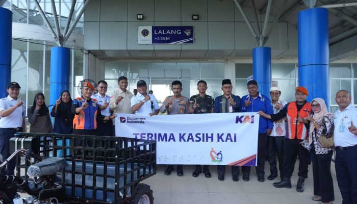 Tingkatkan Kesejahteraan Warga, KAI Gelar Bakti Sosial di Kabupaten Batu Bara