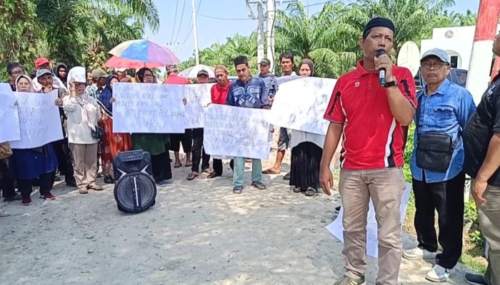 Aksi Unjuk Rasa Berjalan Tertib, Petani Plasma Kelompok 80 Minta Kapolri Tutup PT DMK