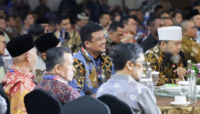 Terobosan Tata Kelola Keuangan, Bobby Nasution Raih Penghargaan Creative Financing dari Mendagri