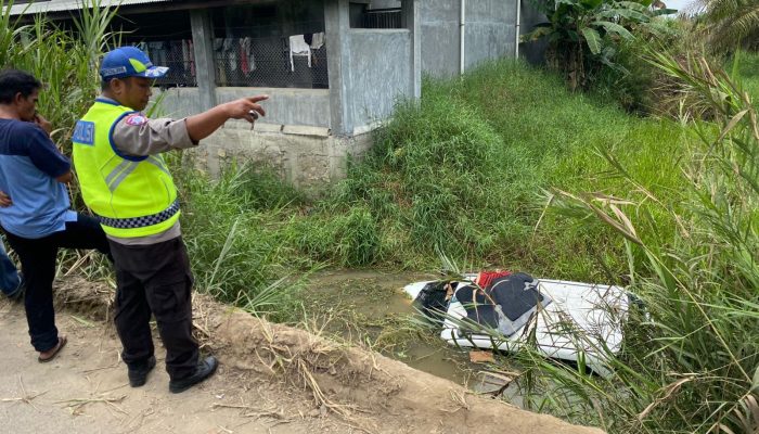 Mobil Terjun ke Sungai di Sergai, Dua Penumpang Tewas
