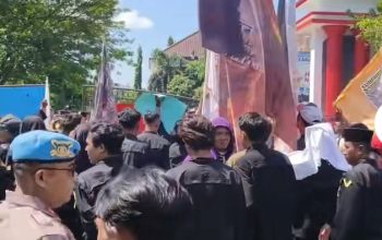 Ratusan Warga PSHT Datangi DPRD Blitar, Tuntut Ketegasan Soal Organisasi Tak Berizin