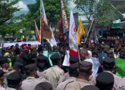 Ratusan Warga PSHT Datangi DPRD Blitar, Tuntut Ketegasan Soal Organisasi Tak Berizin