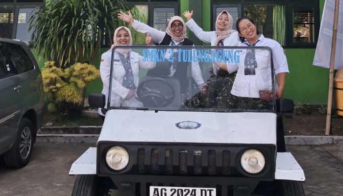 Mobil Listrik Rakitan Siswa SMKDuta Curi Perhatian di Peresmian Revitalisasi Sekolah