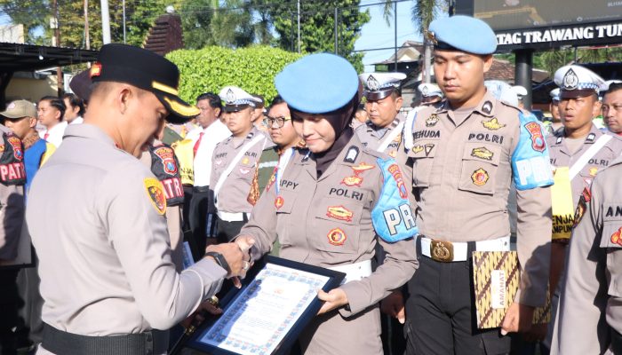 Polres Blitar Kota Apresiasi 22 Personel Berprestasi dan Poskamling Terbaik