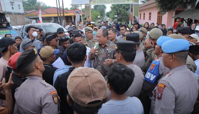Nuntut Perbaikan, Warga Buntu Pane Blokir Ruas Jalan Provinsi