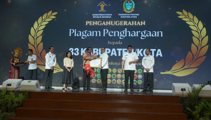 Pemko Tanjungbalai Terima Piagam Penghargaan Dari Menteri Hukum RI Saat Peresmian Posbankum Se-Sumut