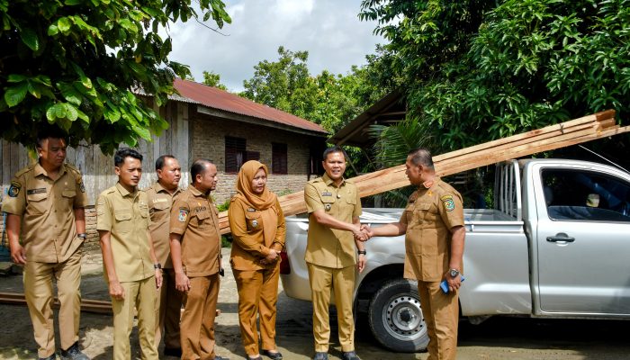 Wabup Adlin Tambunan Serahkan Bantuan untuk Korban Puting Beliung di Perbaungan