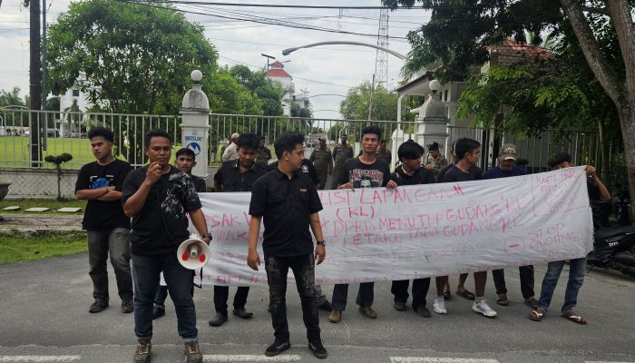 Aroma Keluhan Warga Berujung Aksi, Mahasiswa Tuntut Transparansi Pengelolaan Limbah Gudang KL