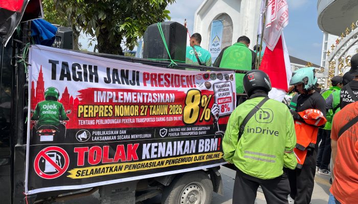 Ojol Sumut Orasi Di Kantor Gubsu dan DPRD Desak Tindaklanjuti Potongan Aplikasi 8 Persen hingga Kelangkaan Pertalite