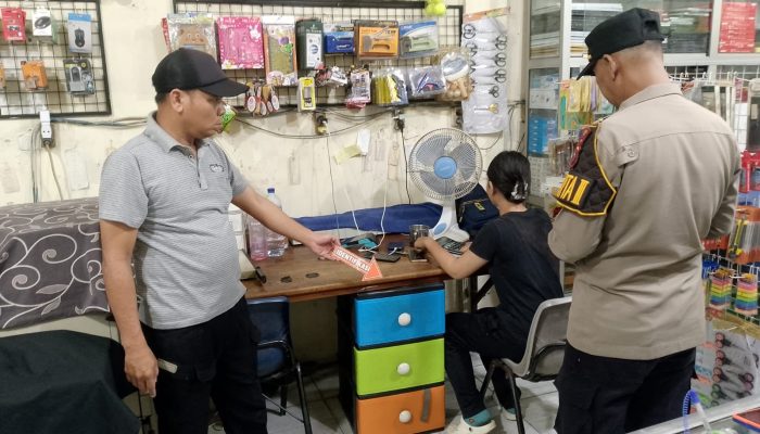 Selfie Net Dirampok, Pelaku Santai Masuk Bawa Pisau, Warga Ramai-Ramai Mengejar tapi Malah Kehilangan Jejak