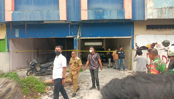 Geger di Brayan, Warga Berbondong-bondong Datangi Ruko Kosong Setelah Ditemukan Sosok Diduga Gantung Diri
