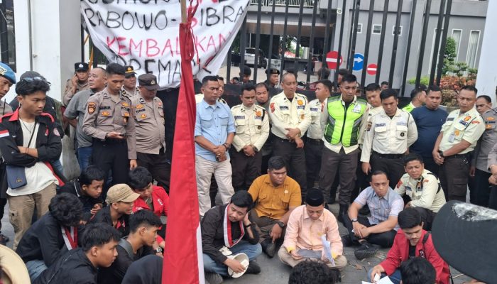Massa GMNI Cabang Medan Berunjuk Rasa di DPRD Medan, Sempat Tolak Kehadiran Wakil Ketua DPRD
