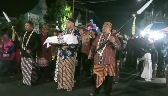 Kirab Pusaka dan Jamasan Jadi Tradisi Tahunan, Warga Plosorejo Blitar Antusias Lestarikan Warisan Leluhur