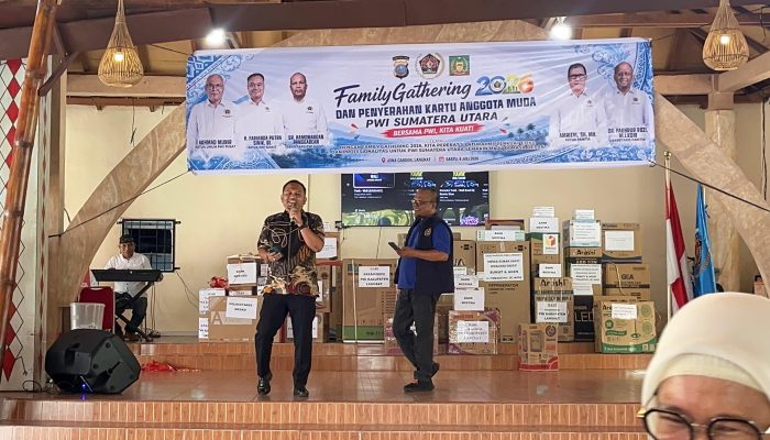 Kakanim Belawan Meriahkan Family Gathering PWI Sumut, Sumbangkan Suara Emas Lewat Lagu Mardua Holong