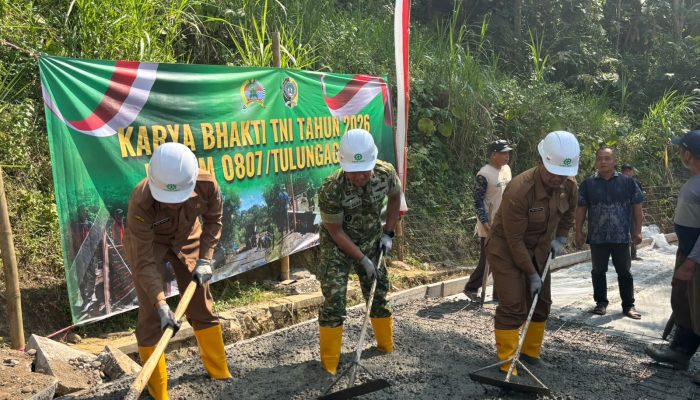 Karya Bhakti TNI 2026 Resmi Dimulai, Kodim 0807/Tulungagung Bangun Jalan Rabat Beton di Desa Wonorejo