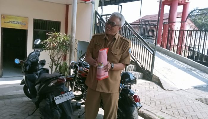 SMKN 1 Doko Tegaskan Tidak Ada Kewajiban Beli Seragam di Kios Tertentu