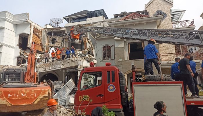 Dua Orang Masih Tertimbun Reruntuhan Pascaledakan di Perumahan Grand Polonia