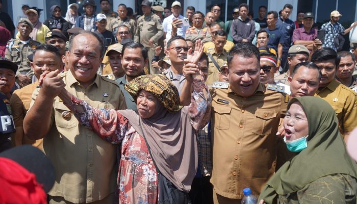 Nuntut Pembangunan Jalan, Warga 4 Desa Geruduk Kantor Bupati Asahan