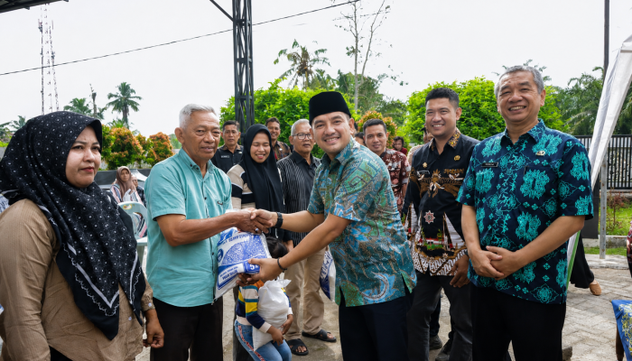 Wali Kota Tebing Tinggi Tinjau Penyaluran Bantuan Beras 10.000 KPM