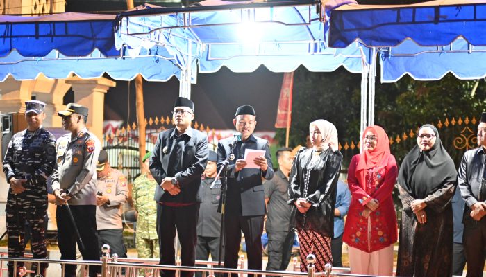 Wali Kota Tanjungbalai Mahyaruddin Salim Lepas Pawai Obor Sambut HUT ke-81 Kemerdekaan RI