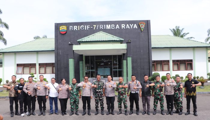 Perkuat Sinergitas TNI-Polri, Kapolres Sergai Kunjungi Brigif 7/Rimba Raya