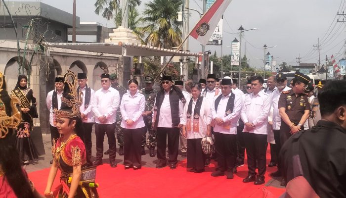 Pimpinan MPR RI Ziarah ke Makam Bung Karno di Blitar, Tegaskan Semangat Persatuan Jelang HUT ke-81 RI