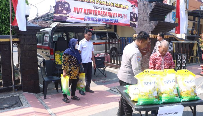 Gerakan Pangan Murah Polres Blitar Kota Disambut Antusias, 215 Kilogram Beras SPHP Tersalurkan